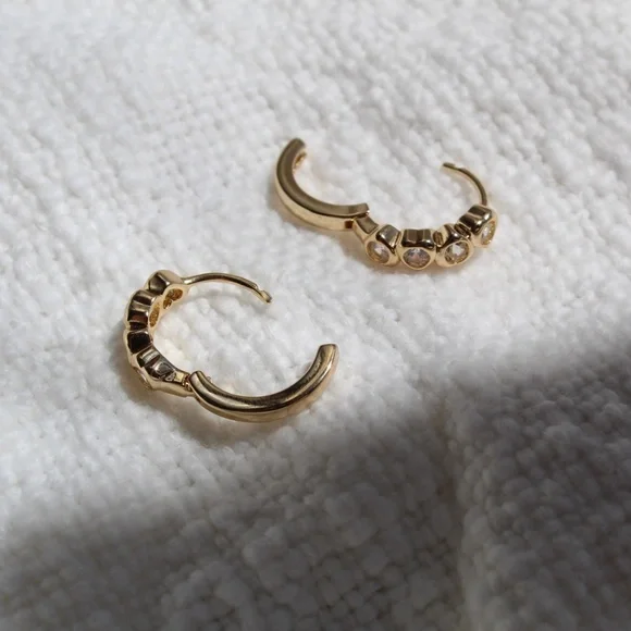 Dainty Gold Hoop Earrings with Simulated Gem Filled Hearts - Picture 3 of 3